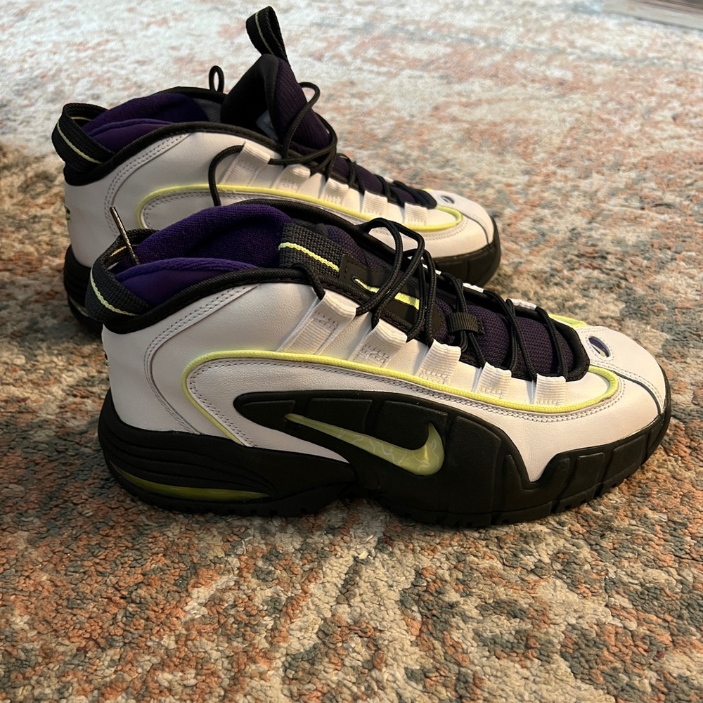 Nike White and Black Sneakers with Purple Accents